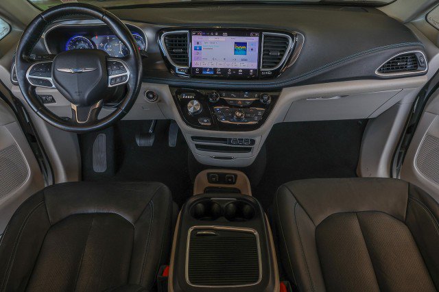 Used 2021 Chrysler Pacifica Touring-L FWD image 40