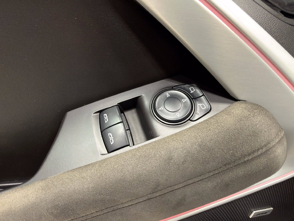 Used 2016 Chevrolet Camaro SS RWD image 16