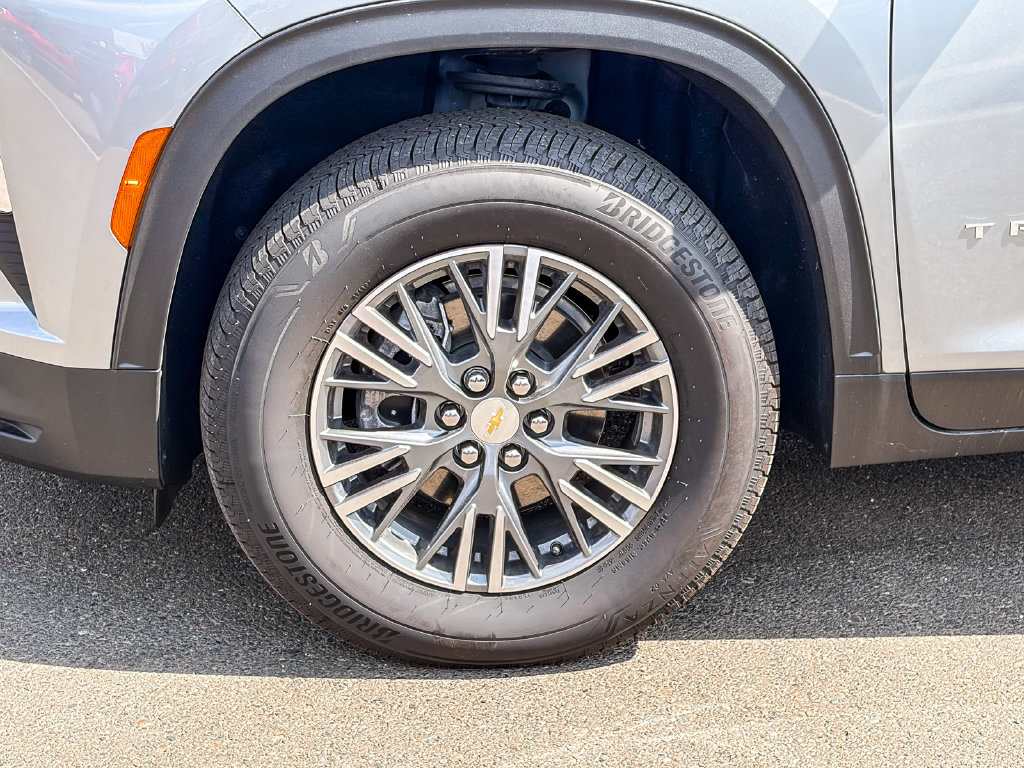 Used 2026 Chevrolet Traverse LT w/ Driver Confidence Package AWD/4WD image 13