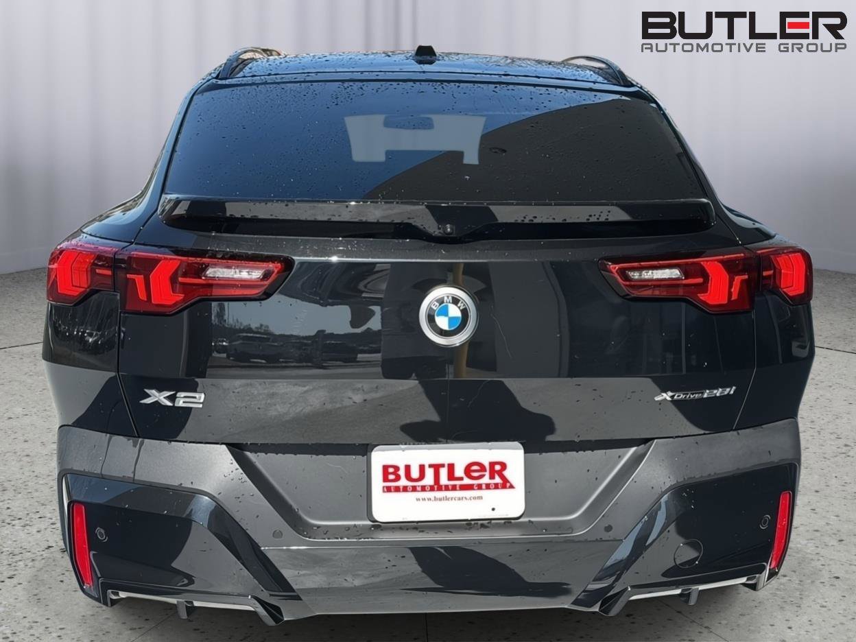 Used 2025 BMW X2 xDrive28i w/ Premium Package image 5