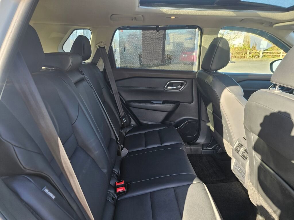 Used 2021 Nissan Rogue SV image 15