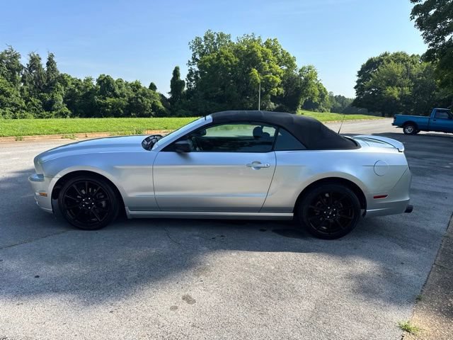 Used 2014 Ford Mustang Convertible RWD image 4