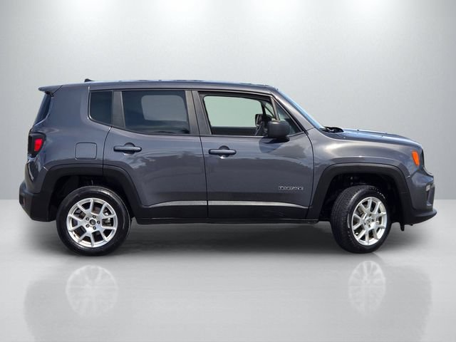 Used 2023 Jeep Renegade Latitude AWD/4WD image 3