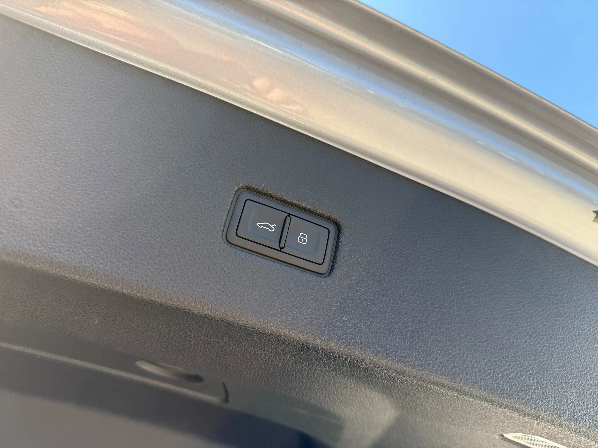 Used 2019 Audi Q8 Premium w/ Convenience Package image 41