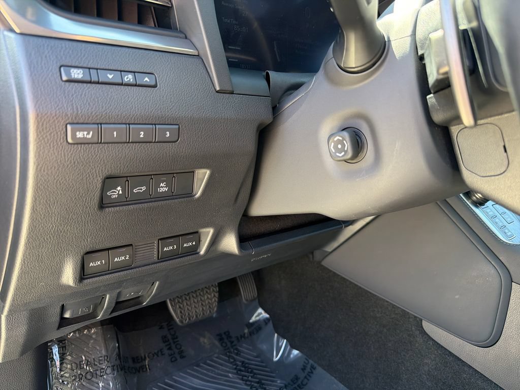Used 2025 Lexus GX 550 AWD/4WD image 23