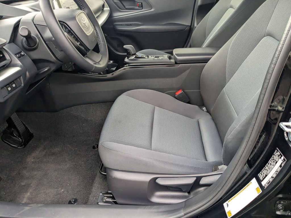 Used 2025 Toyota Prius LE image 11