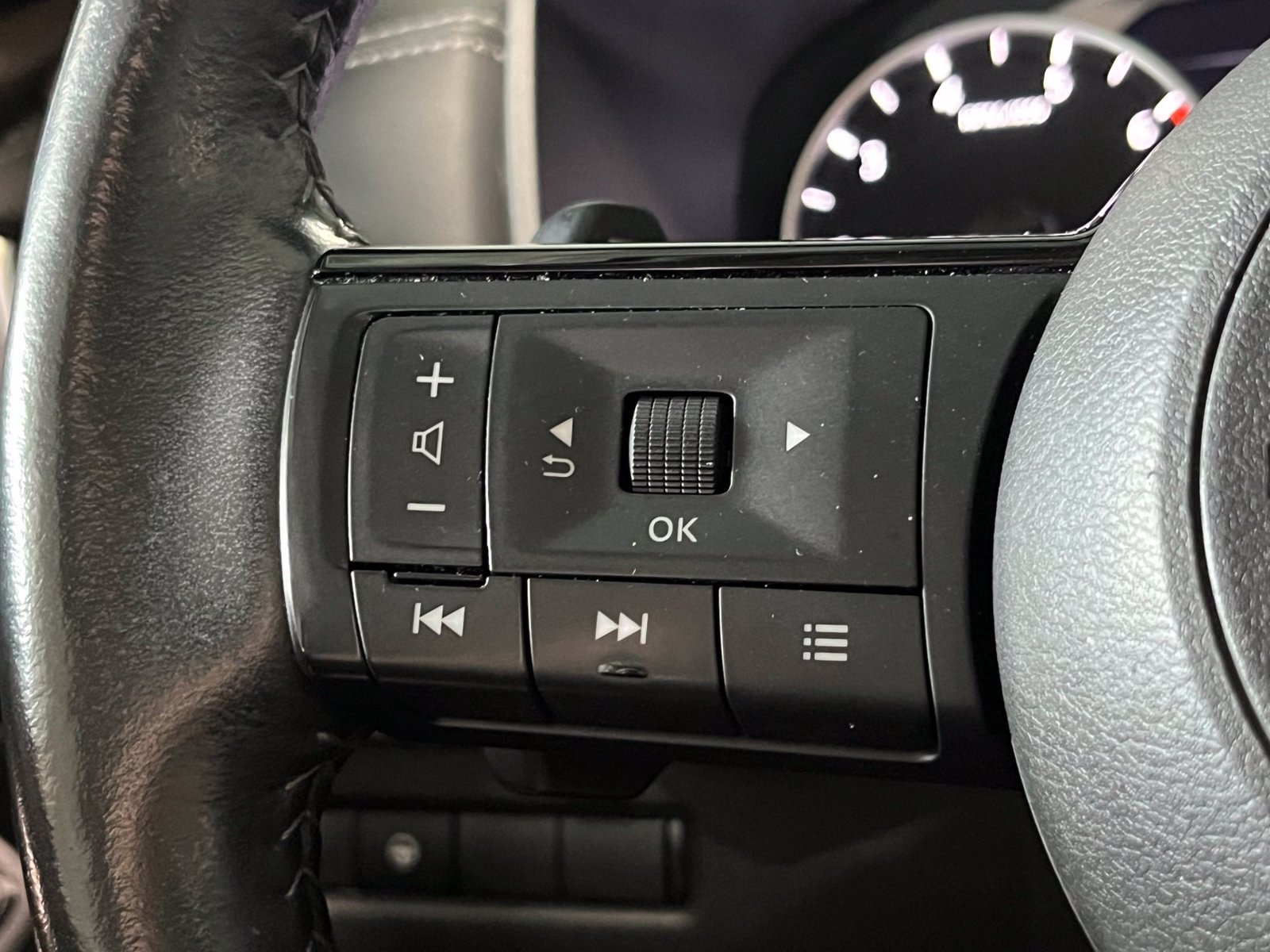 Used 2023 Nissan Rogue SL AWD/4WD image 31