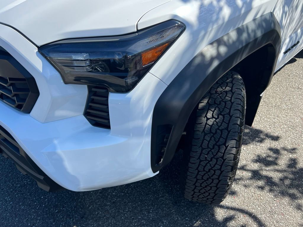 Certified 2024 Toyota Tacoma TRD Off-Road AWD/4WD image 3