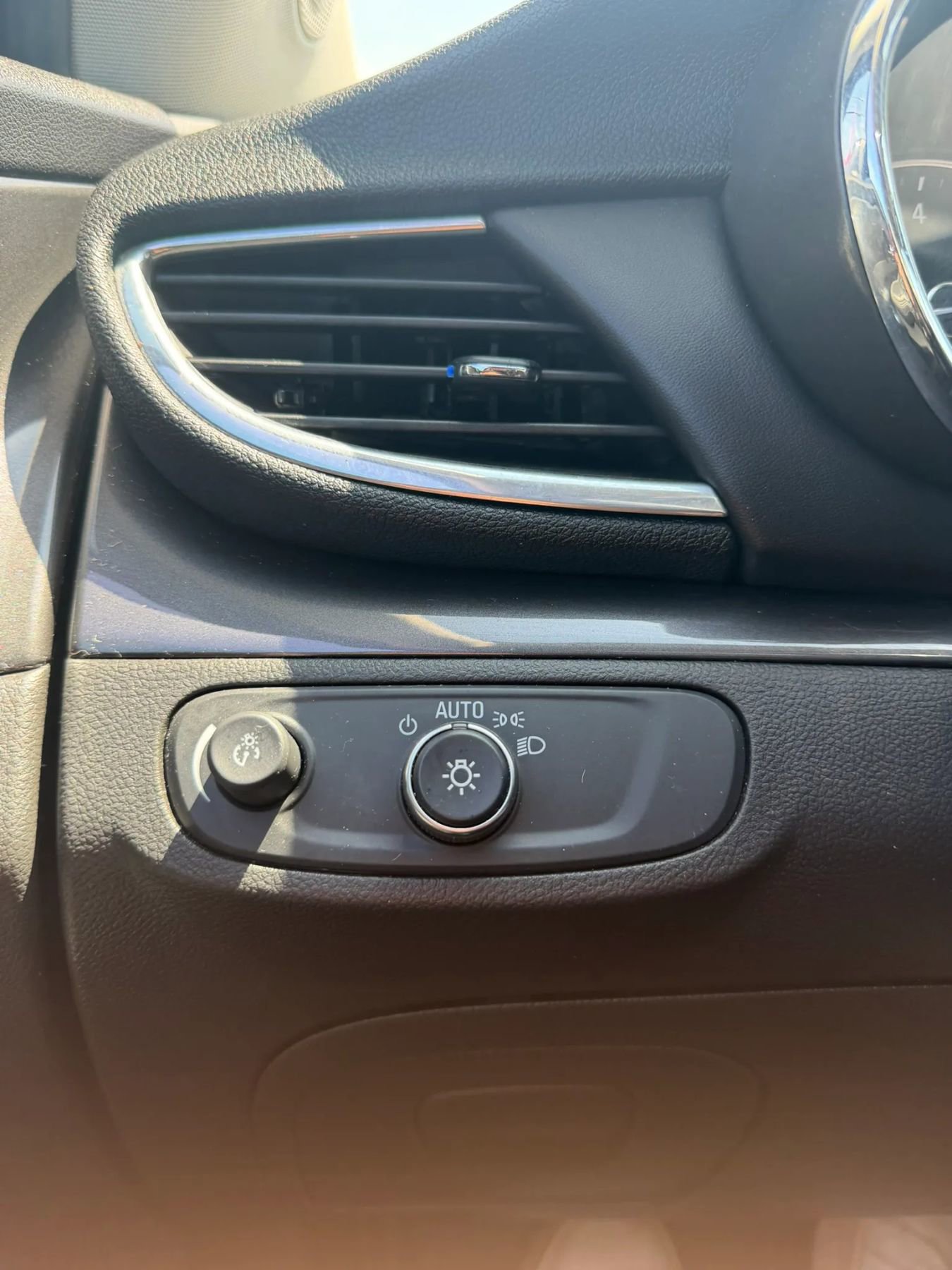 Used 2021 Buick Encore Preferred image 21