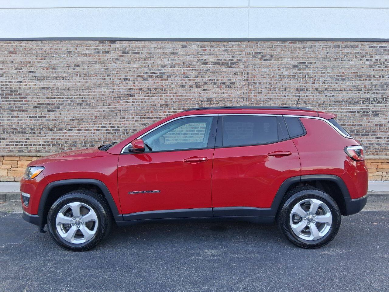 Used 2020 Jeep Compass Latitude AWD/4WD image 2