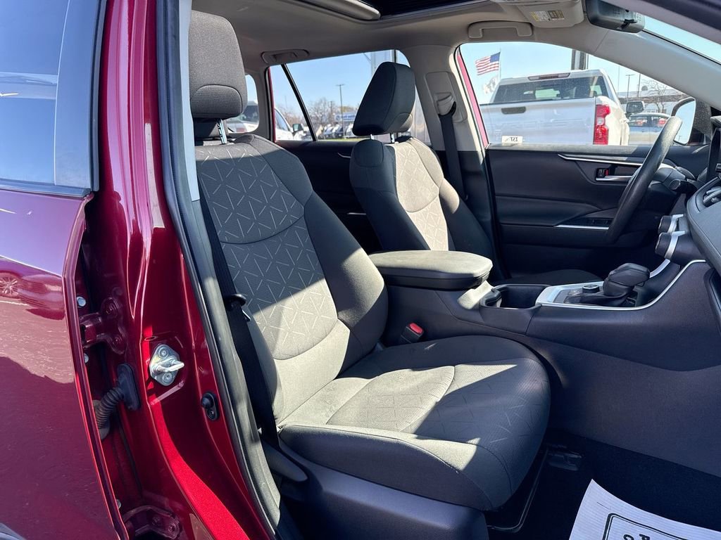 Used 2022 Toyota RAV4 XLE w/ Convenience Package image 25