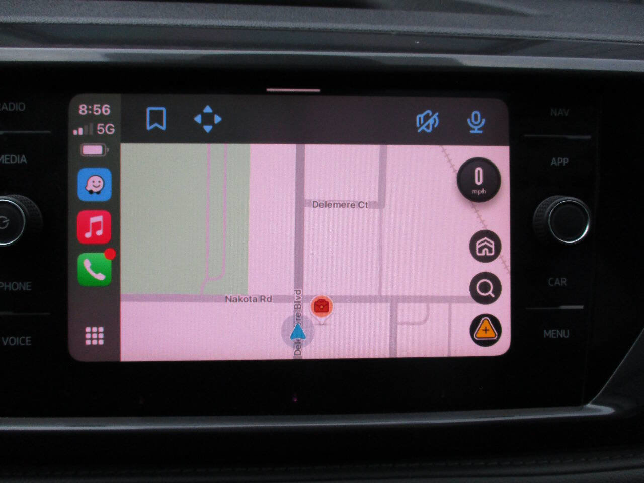 Used 2022 Volkswagen Taos SEL image 15