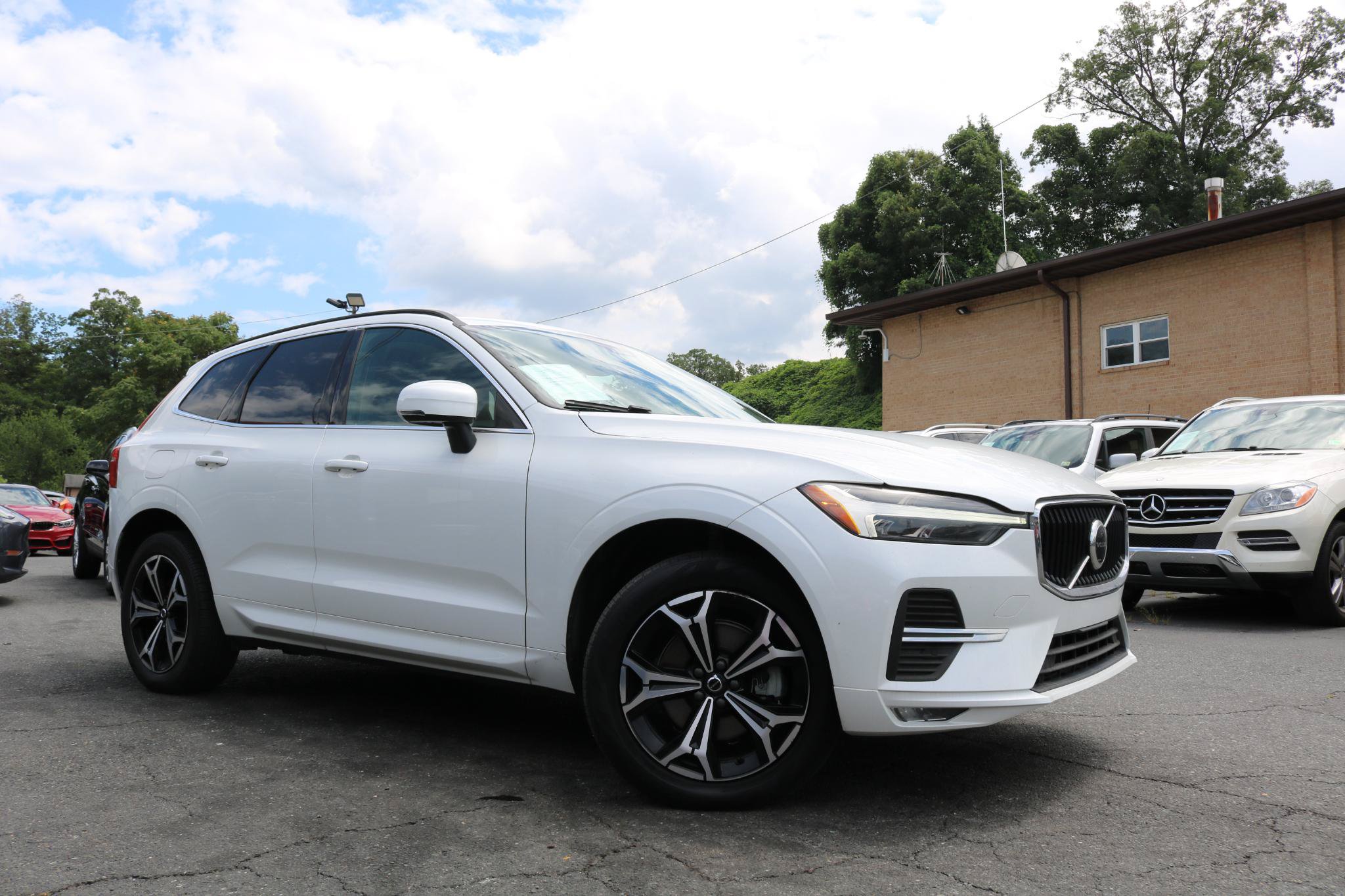 Used 2022 Volvo XC60 B5 Momentum AWD/4WD image 6