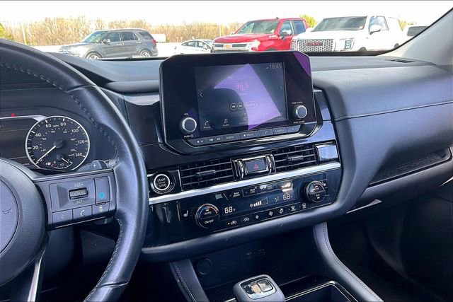 Used 2024 Nissan Pathfinder SV image 9