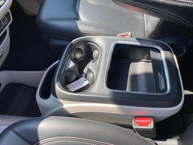 Used 2024 Chrysler Pacifica Touring-L FWD image 12