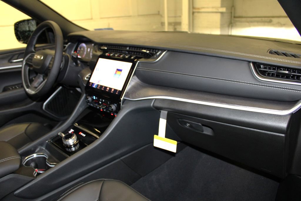 New 2025 Jeep Grand Cherokee Limited w/ Luxury Tech Group II image 25