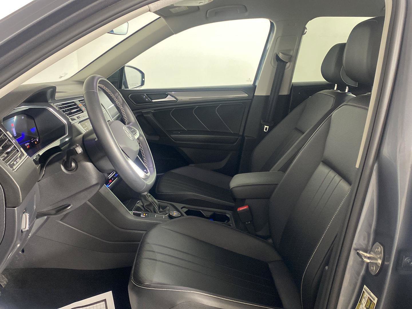 Used 2023 Volkswagen Tiguan SE AWD/4WD image 15