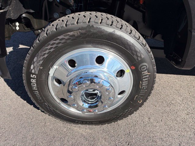 New 2027 Ford F550 4x4 Crew Cab image 9