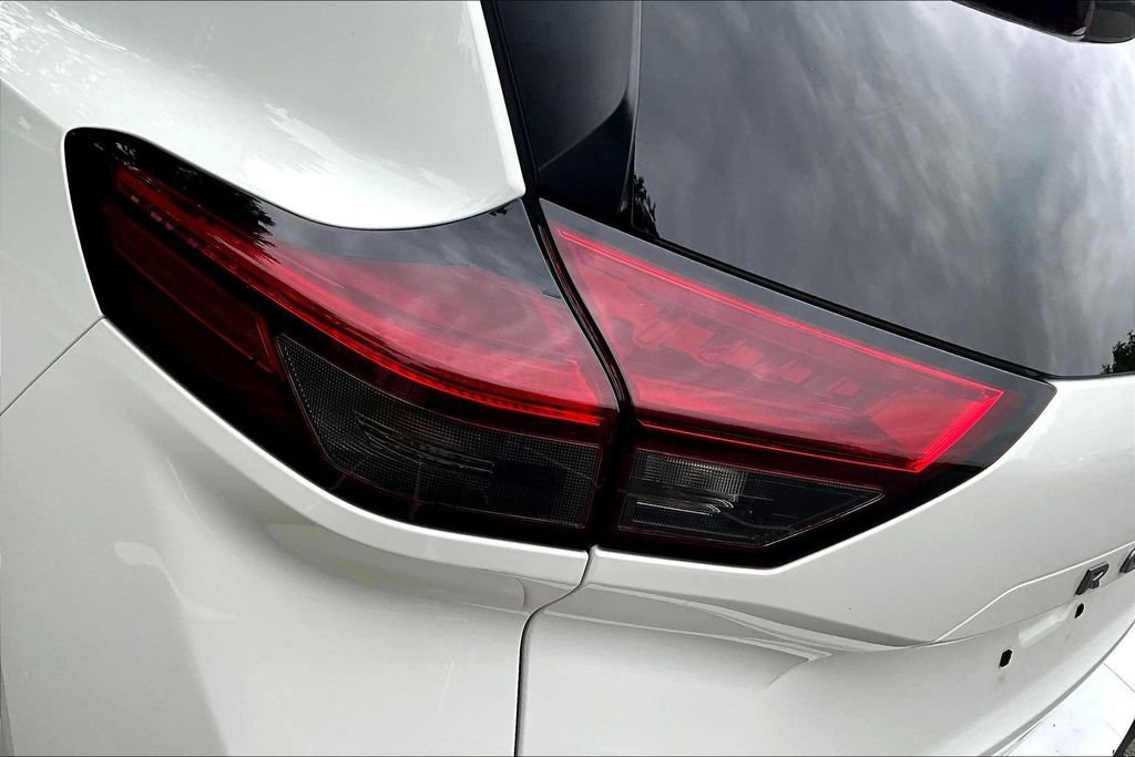 Used 2024 Nissan Rogue S FWD image 22