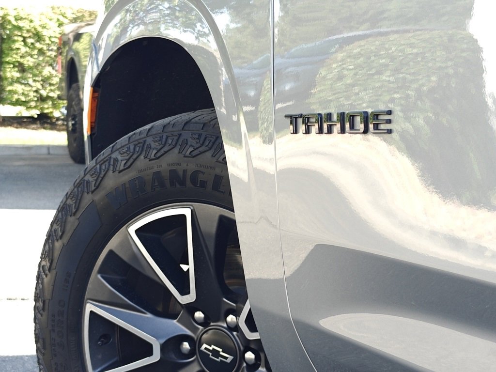 Used 2023 Chevrolet Tahoe Z71 w/ Luxury Package image 37