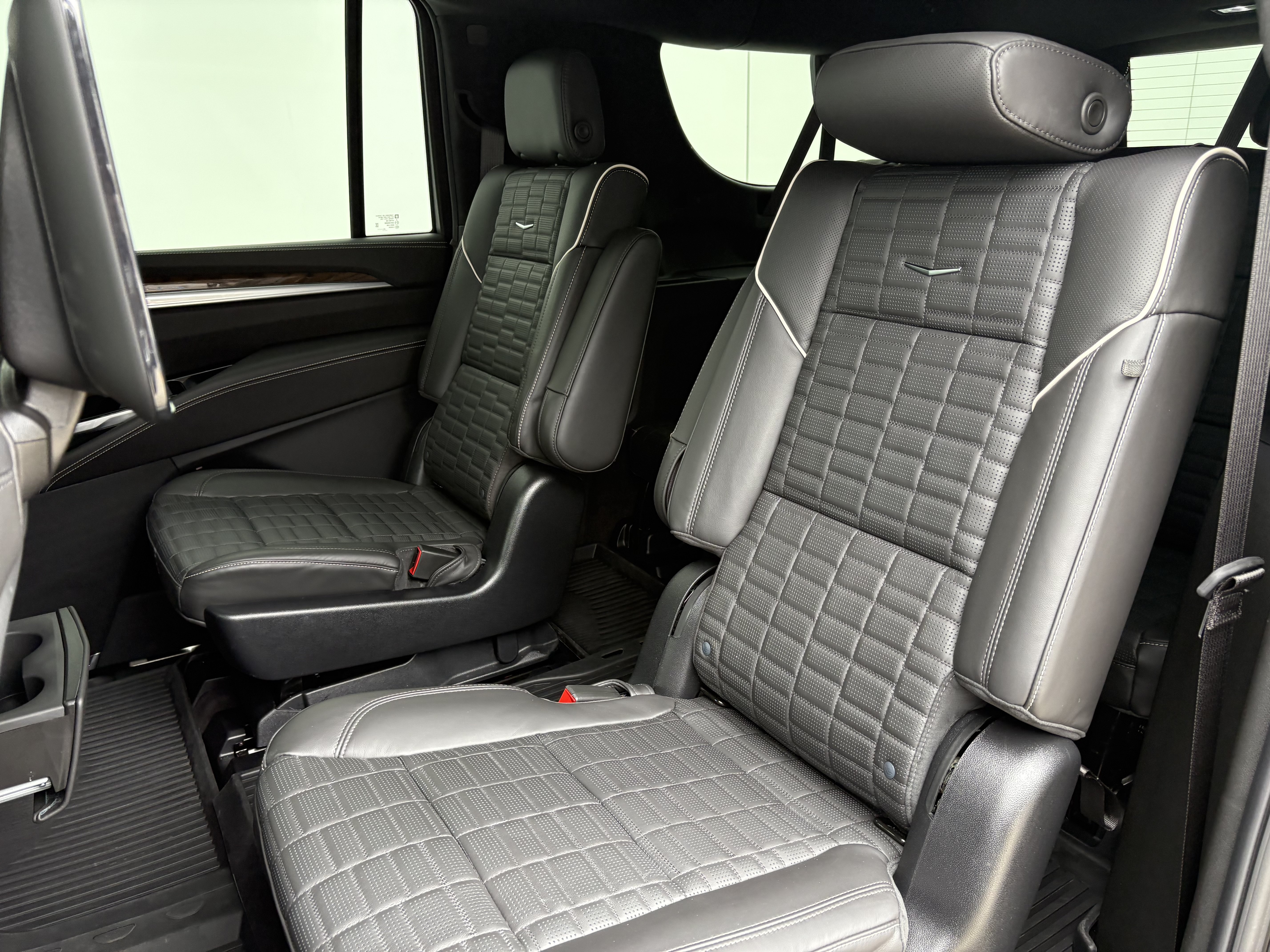 Used 2026 Cadillac Escalade ESV Platinum Luxury w/ LPO, Floor Liner Package AWD/4WD image 13