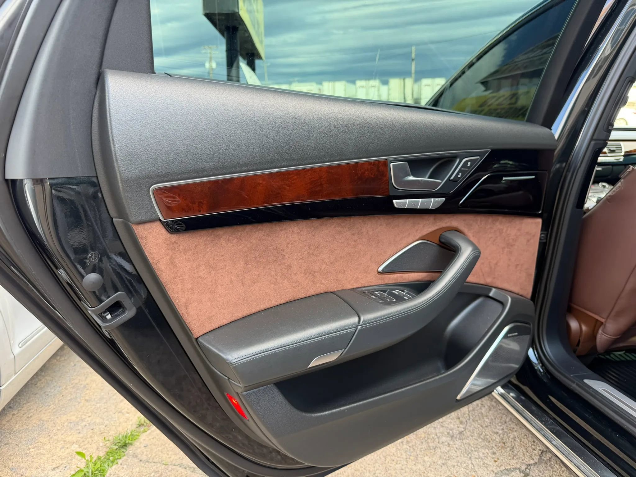 Used 2012 Audi A8 L 4.2 image 13