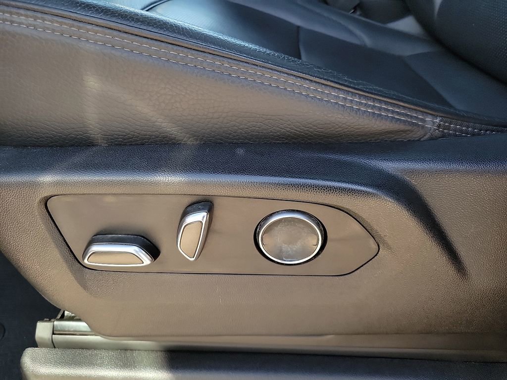 Used 2021 GMC Yukon Denali w/ Denali Premium Package image 20