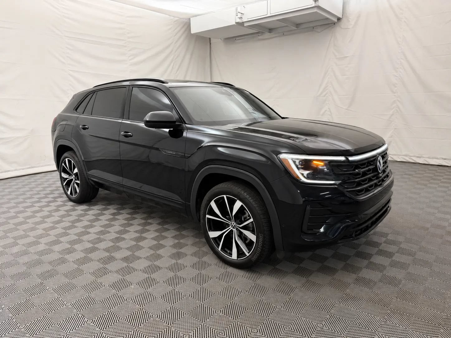 Used 2024 Volkswagen Atlas Cross Sport SEL Premium R-Line AWD/4WD image 4
