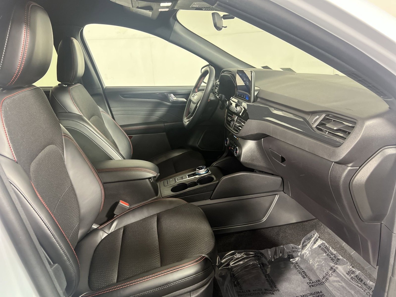 Used 2025 Ford Escape ST-Line w/ Equipment Group 301A image 25