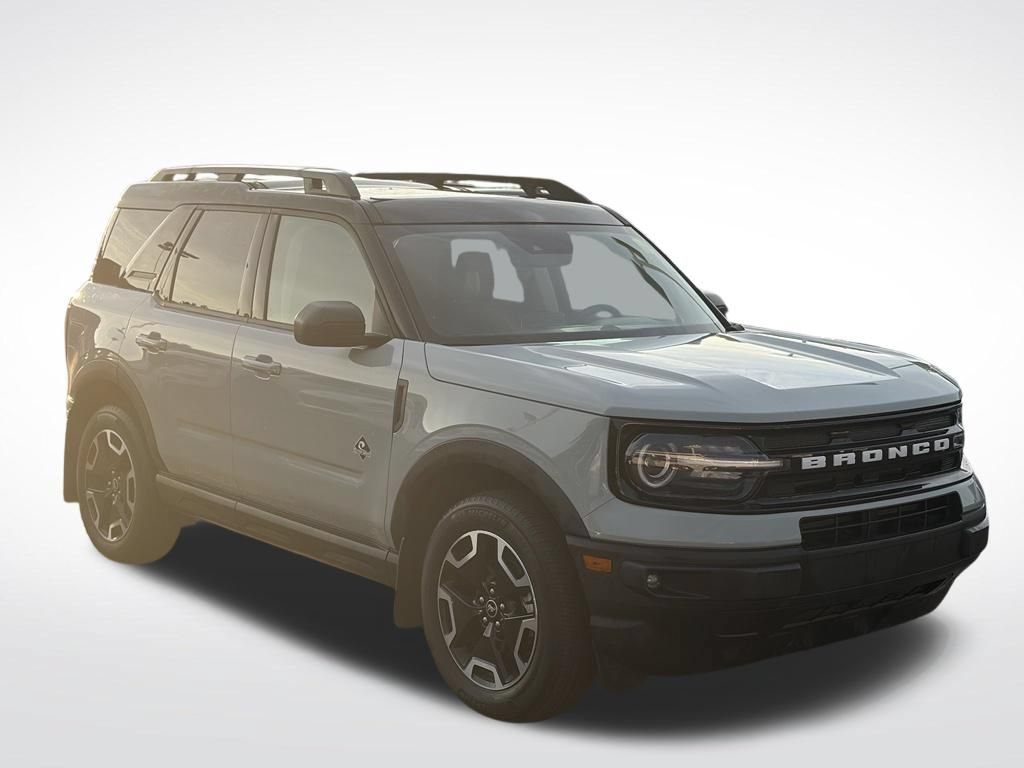 Used 2023 Ford Bronco Sport Outer Banks w/ Tech Package AWD/4WD image 2