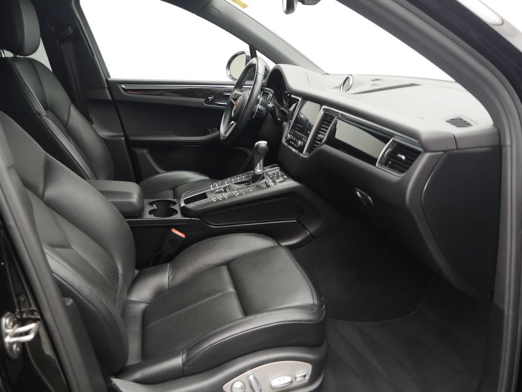 Certified 2018 Porsche Macan Sport Edition AWD/4WD image 24