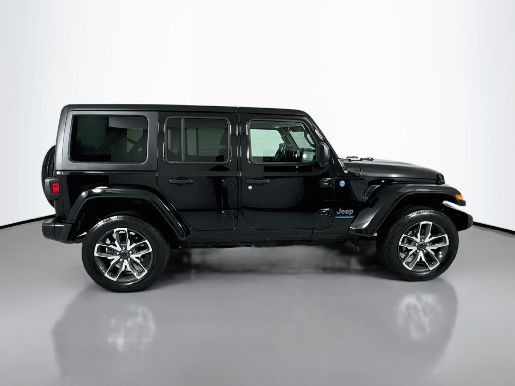 Used 2024 Jeep Wrangler Unlimited w/ Convenience Group AWD/4WD image 9