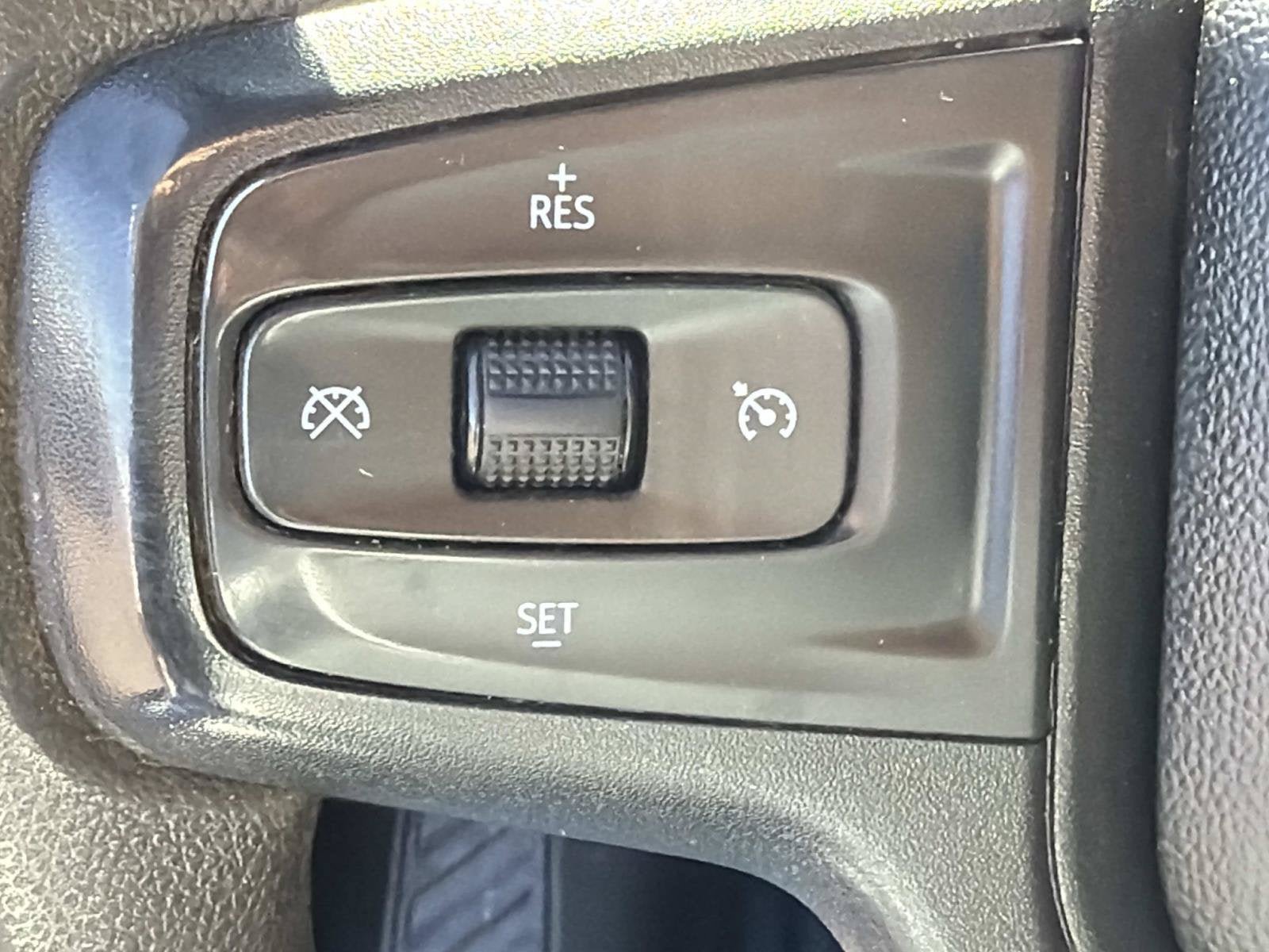 Used 2022 Chevrolet Silverado 2500 Custom w/ Custom Value Package AWD/4WD image 6