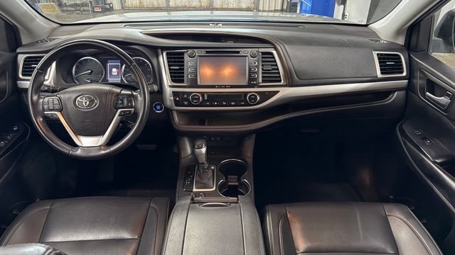 Used 2019 Toyota Highlander XLE FWD image 32