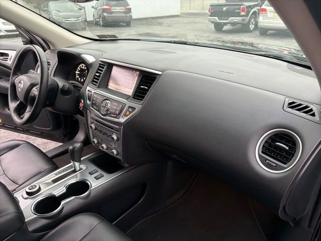Used 2018 Nissan Pathfinder SL image 22