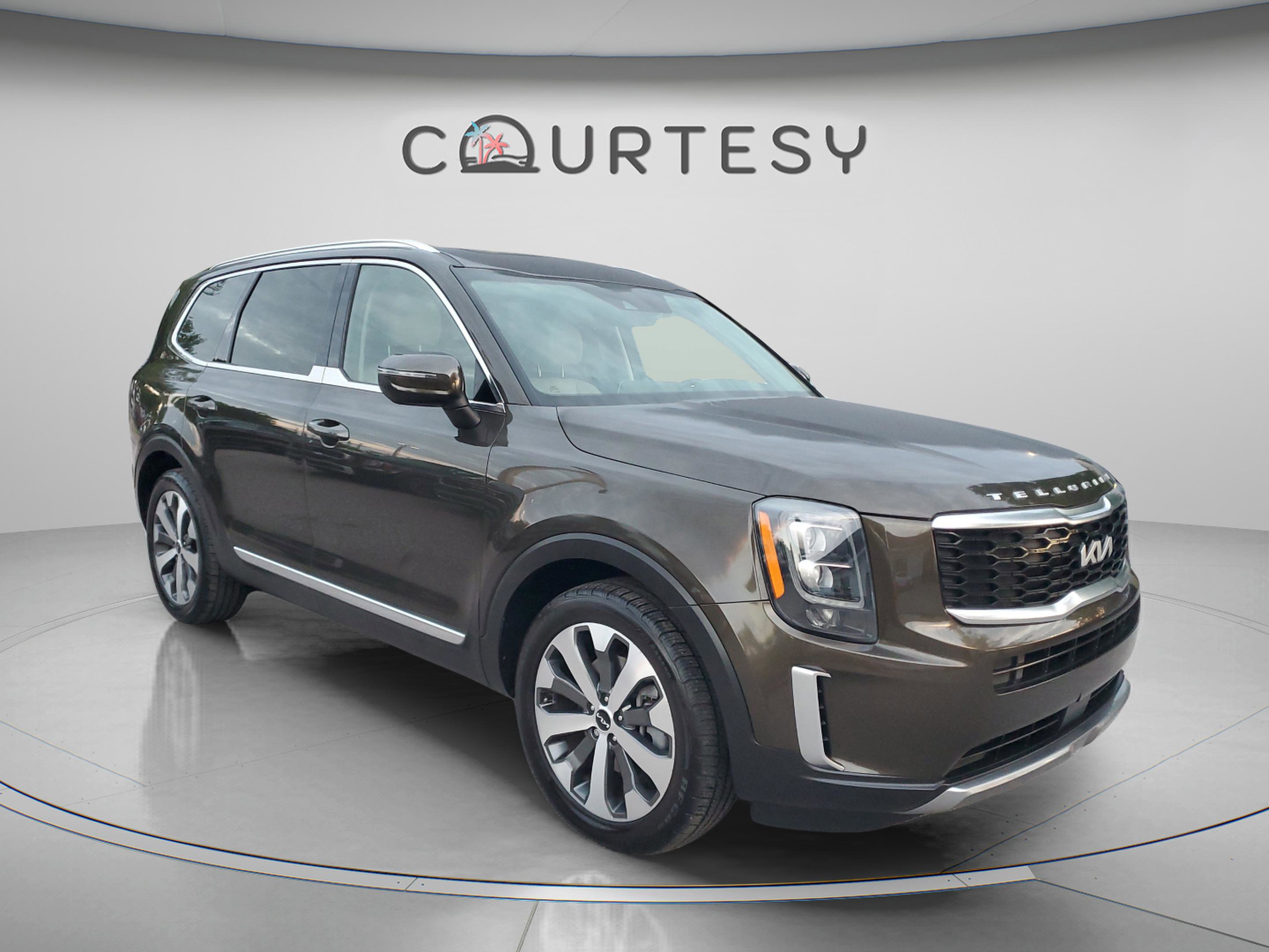 Certified 2022 Kia Telluride EX w/ EX Premium Package AWD/4WD image 5