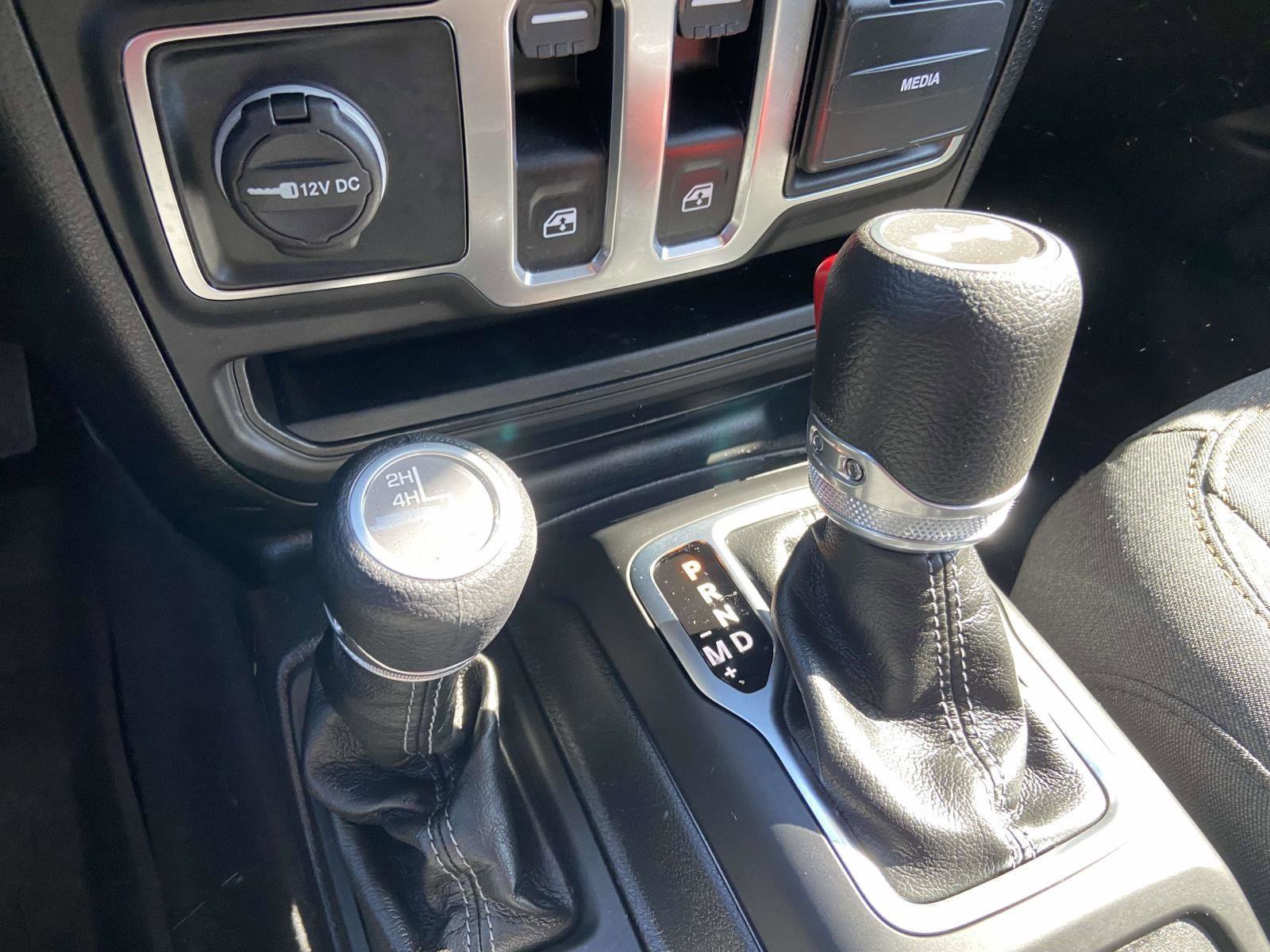 Used 2025 Jeep Wrangler Sport image 12