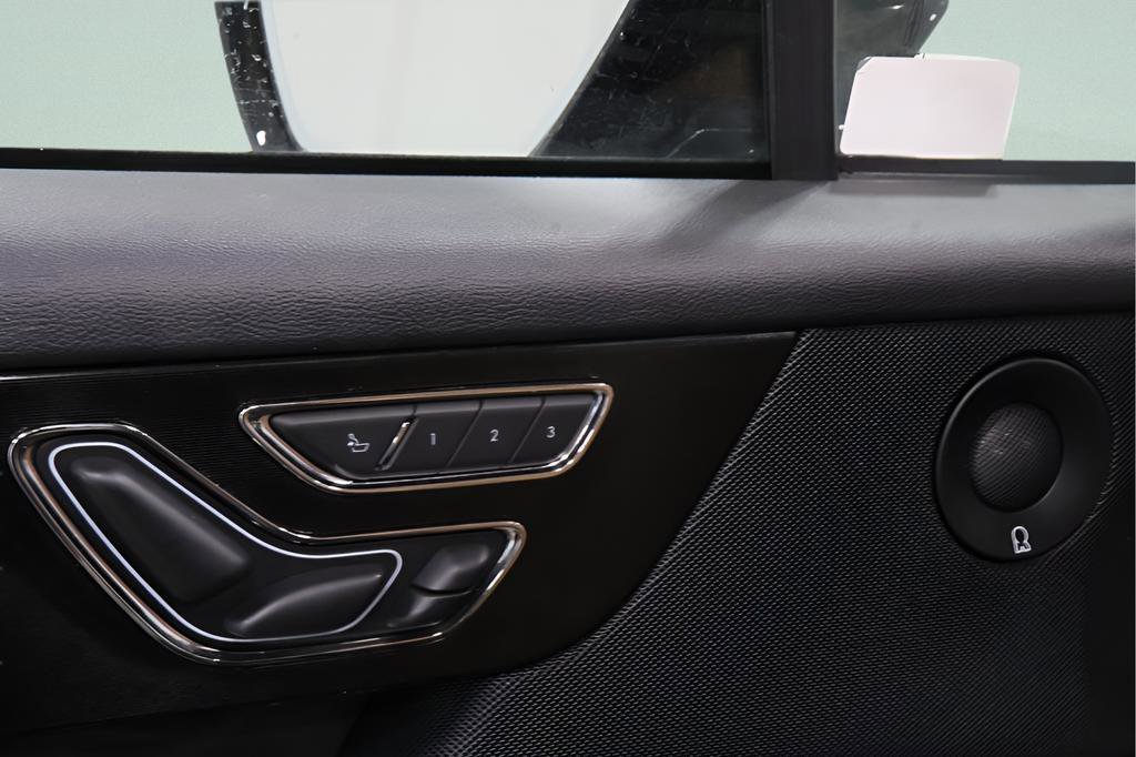 Used 2021 Lincoln Corsair Reserve w/ Equipment Group 201A image 23