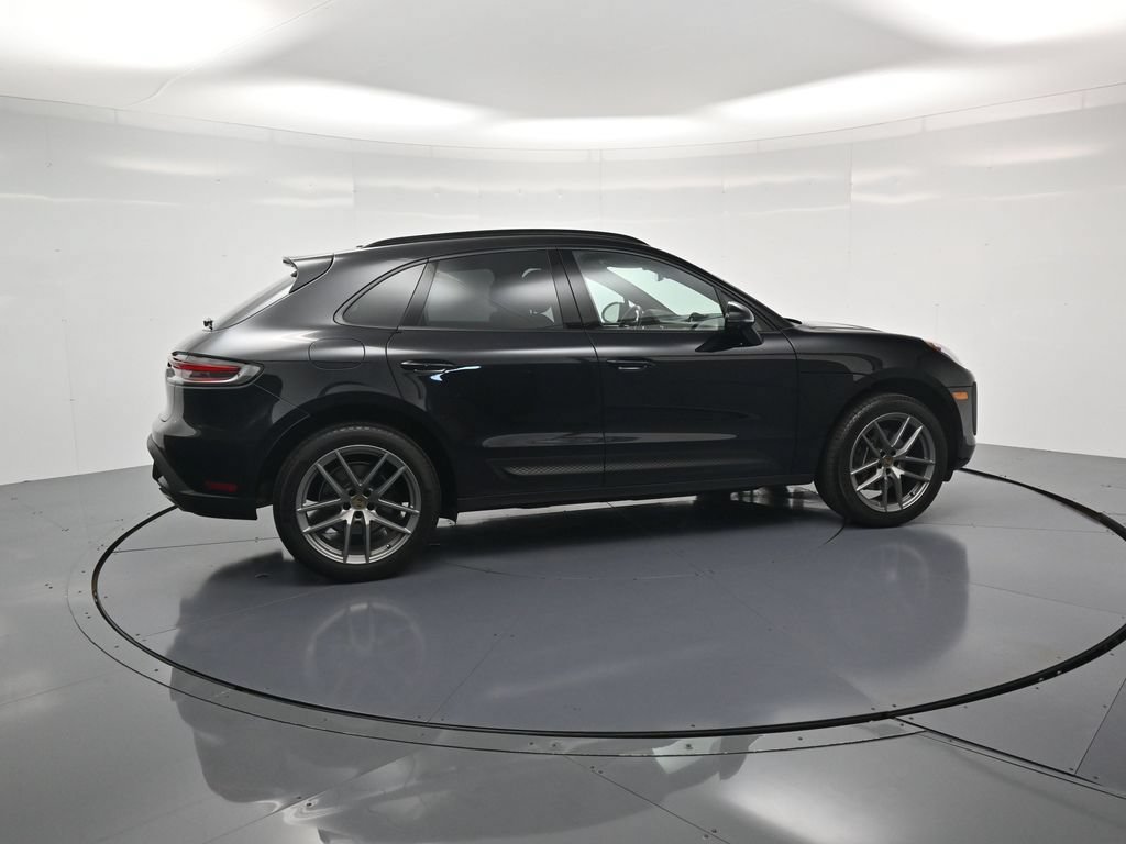 Certified 2025 Porsche Macan AWD/4WD image 40