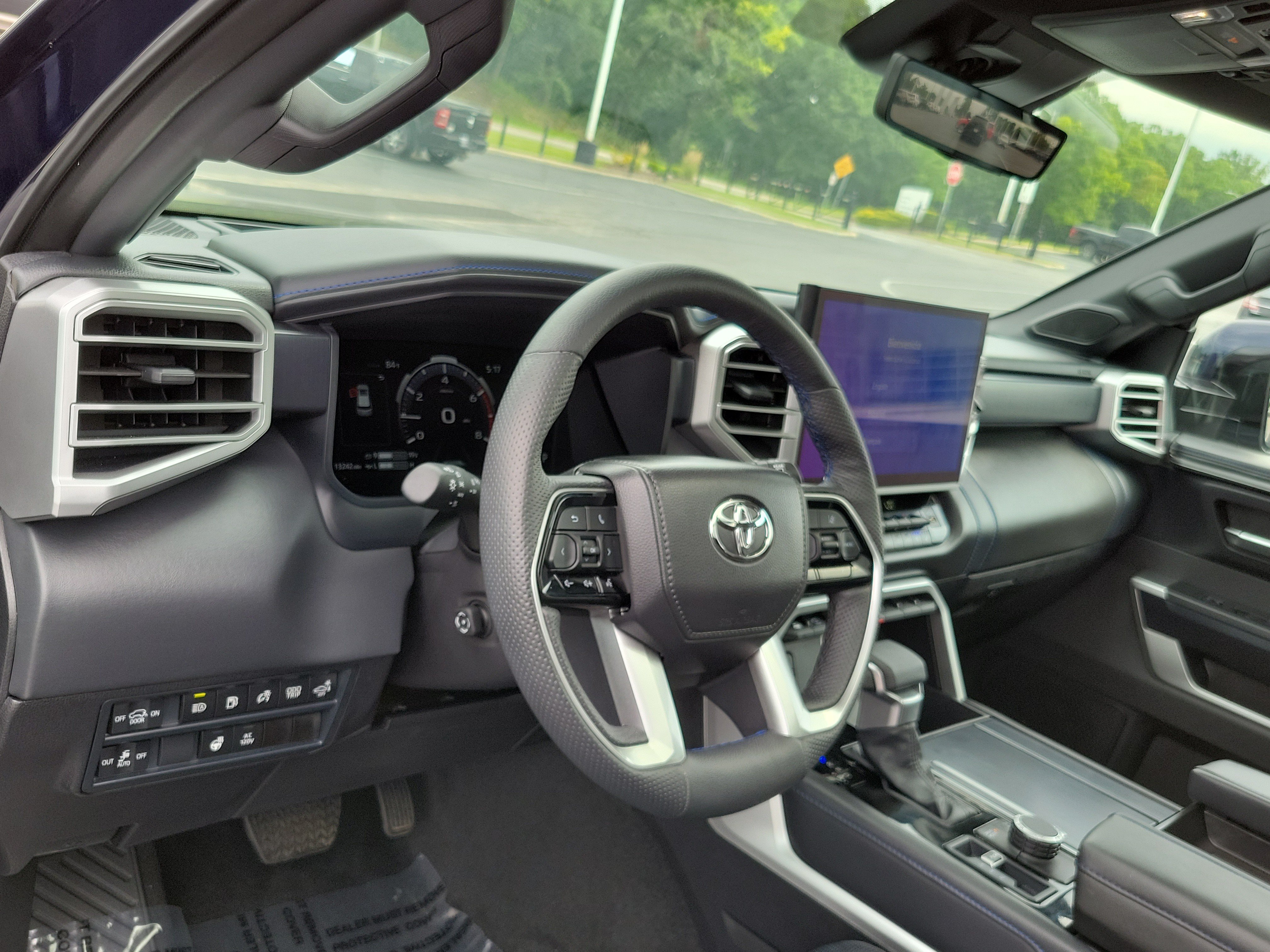 Certified 2025 Toyota Sequoia Platinum AWD/4WD image 19