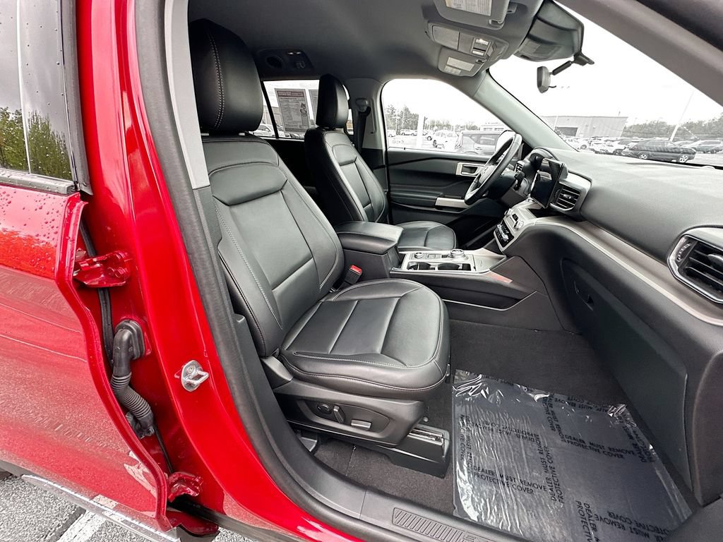 Used 2023 Ford Explorer XLT w/ Equipment Group 202A AWD/4WD image 35