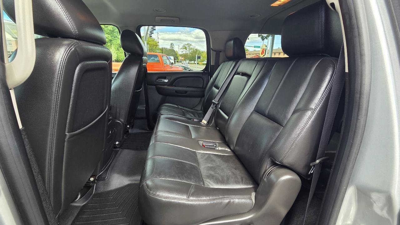 Used 2012 Chevrolet Suburban LT w/ Luxury Package AWD/4WD image 16