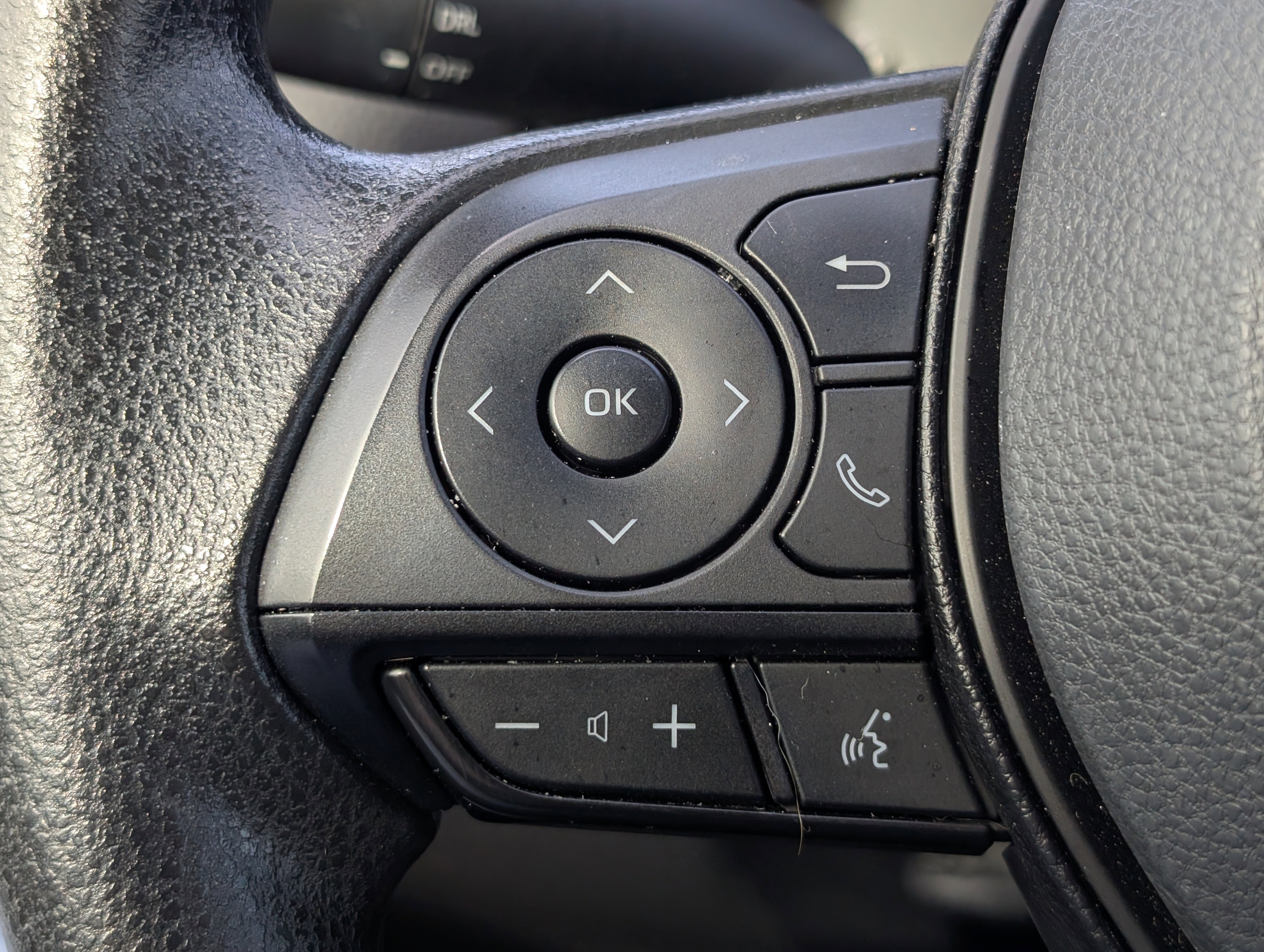 Used 2022 Toyota RAV4 LE image 21