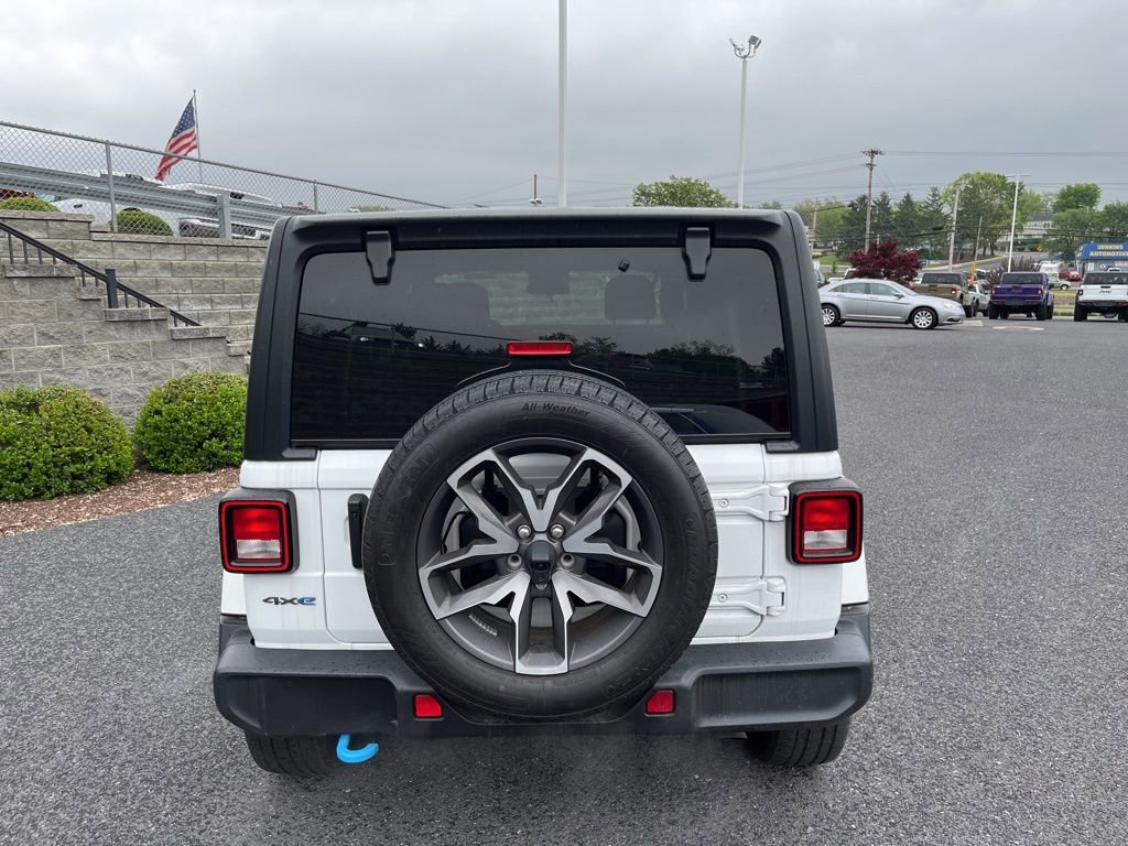 Used 2024 Jeep Wrangler Unlimited w/ Convenience Group AWD/4WD image 8