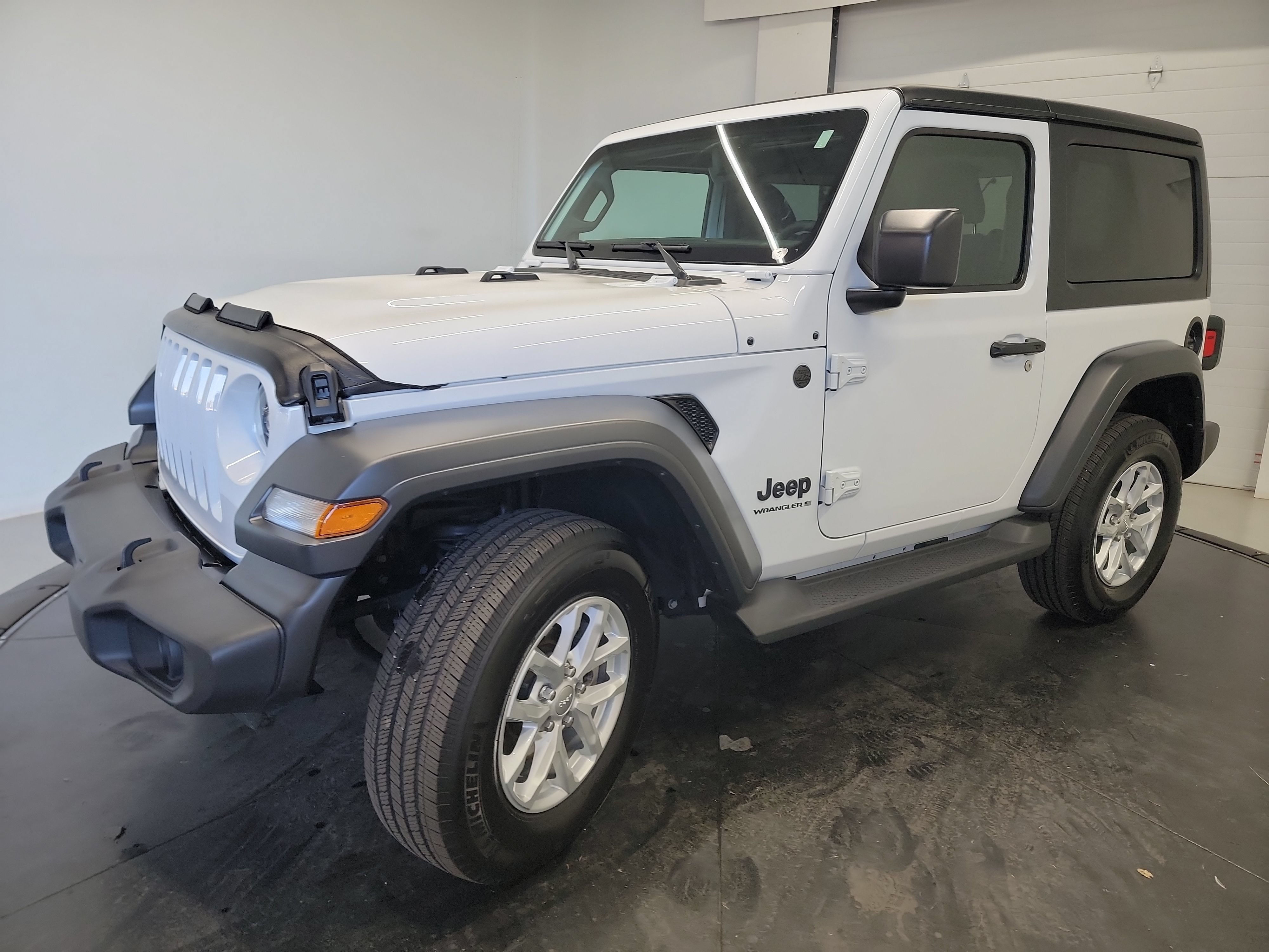 Used 2023 Jeep Wrangler Sport AWD/4WD image 3
