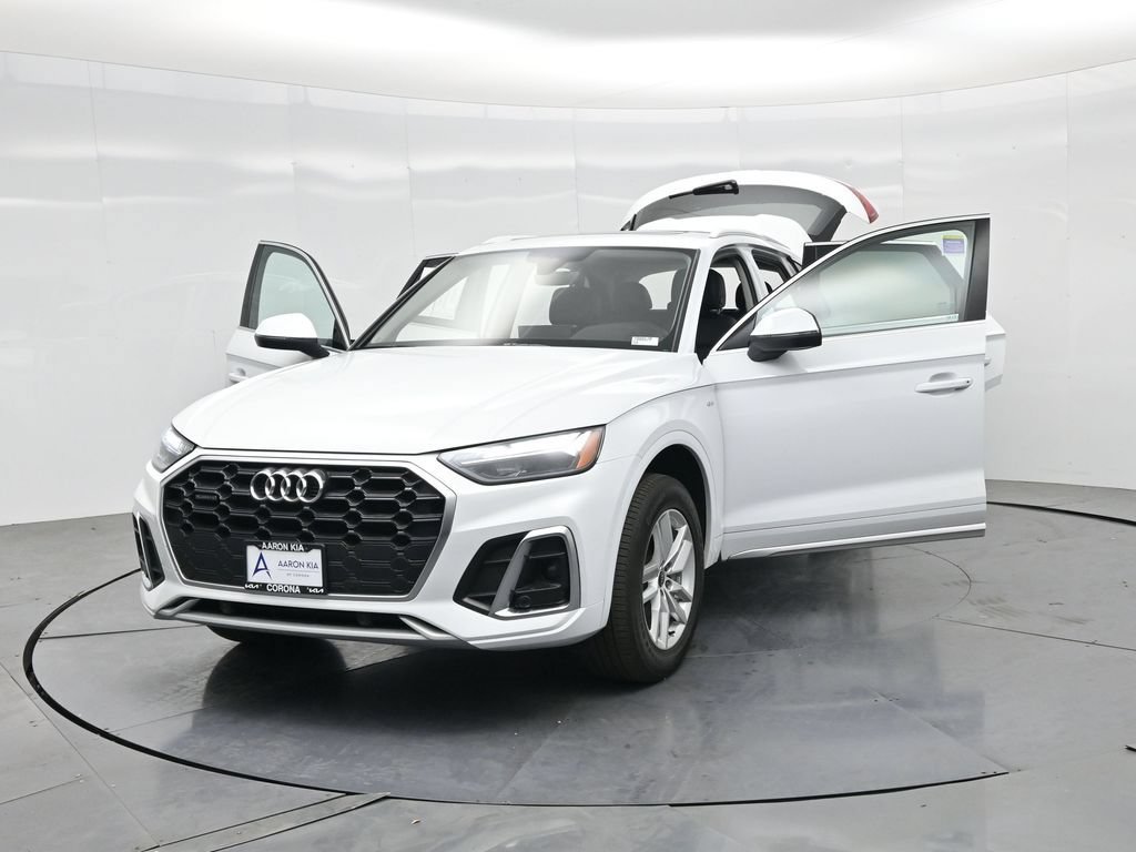 Used 2023 Audi Q5 2.0T Premium w/ Convenience Package AWD/4WD image 40