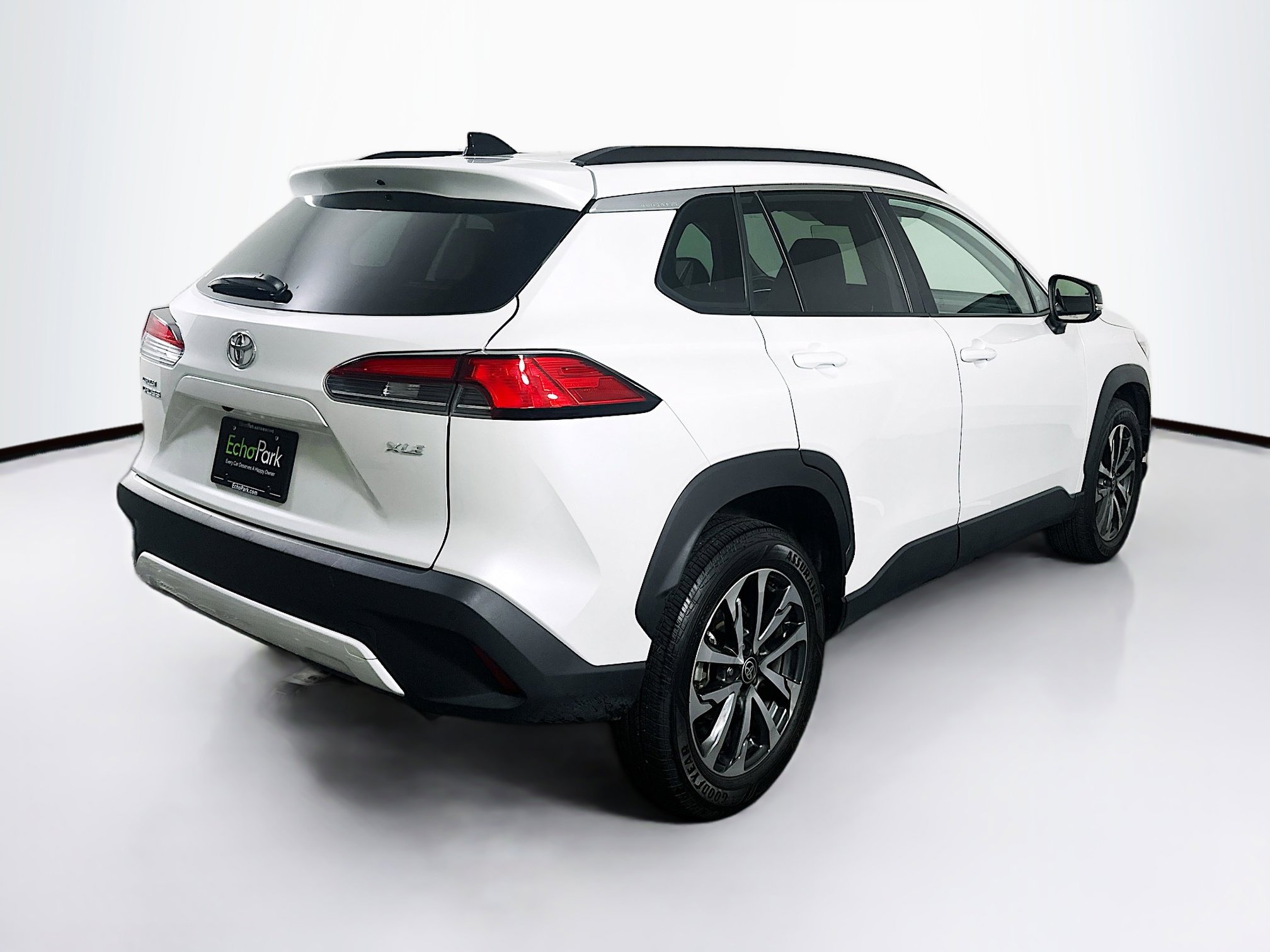 Used 2025 Toyota Corolla Cross XLE image 9