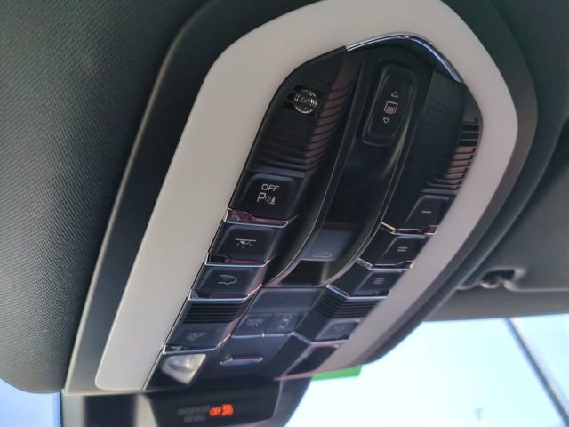 Used 2023 Porsche Macan image 23