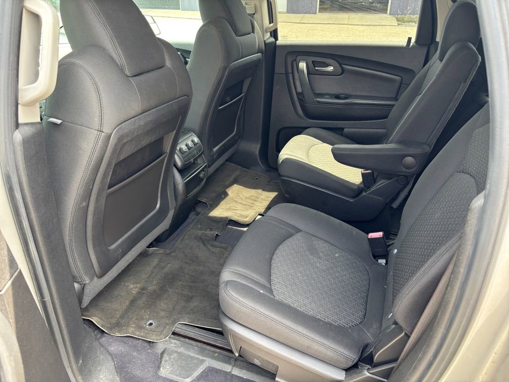 Used 2010 Chevrolet Traverse LT FWD image 21