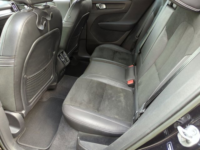 Used 2022 Volvo XC40 T5 R-Design w/ Advanced Package AWD/4WD image 12